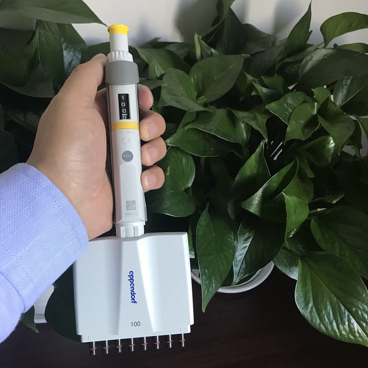 移液器正确安装吸头的方法