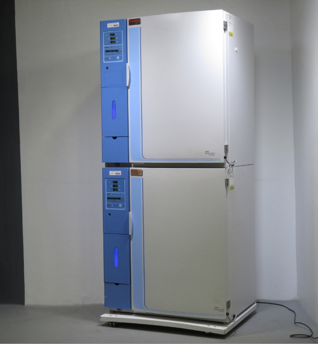 Thermo Scientific 8000 系列水套式 CO₂三气培养箱
